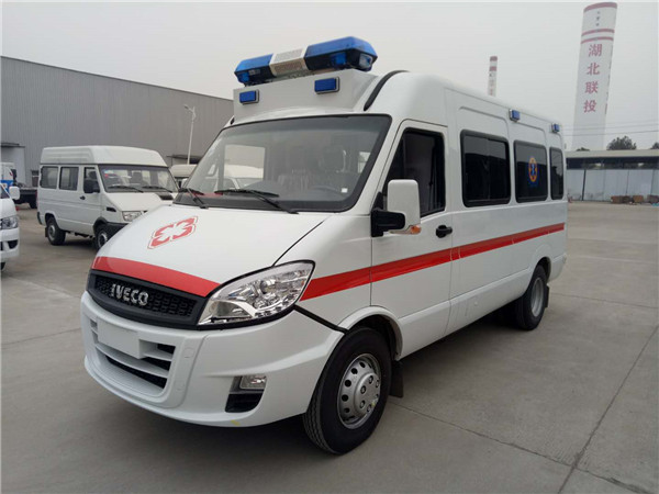 依維柯長軸監(jiān)護(hù)型救護(hù)車